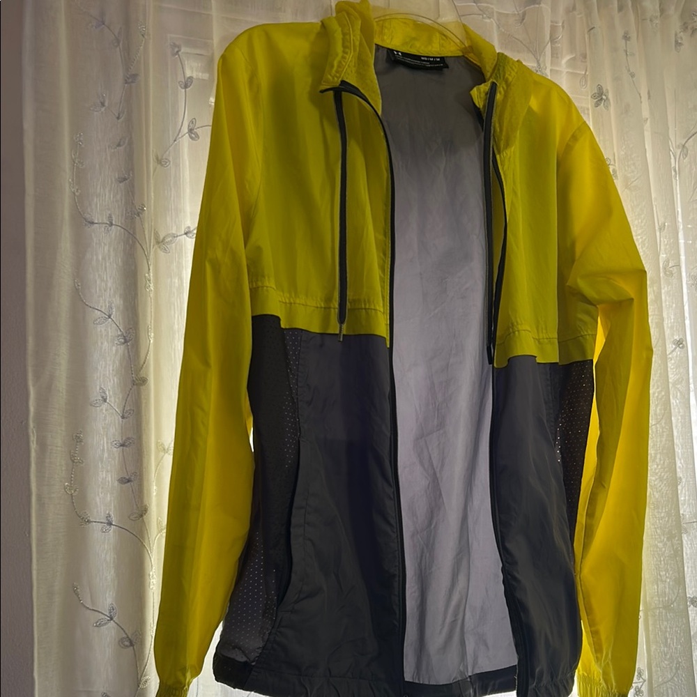 Under Armour Sporty Yellow and Gray Windbreaker jacket